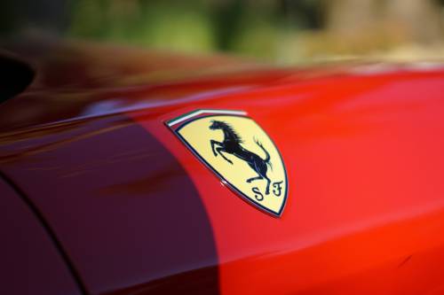 Ferrari incidentate rivendute come auto fiammanti: come funzionava la truffa