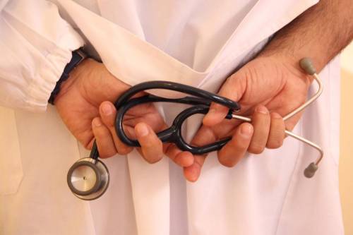 https://img.ilgcdn.com/sites/default/files/styles/md/public/foto/2025/05/20/stetoscopio_medico_fg_3-1-2191212893_3-3-507041340.jpg?_=1747750503