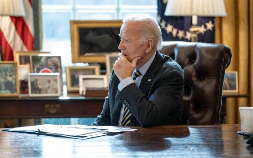 Bufera su Biden malato: "Nascosta la diagnosi"