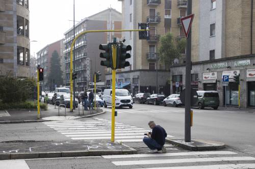 Scappa dalla polizia in scooter, cade e muore. Era amico di Ramy Scappa dalla polizia in scooter, cade e muore. Era amico di Ramy