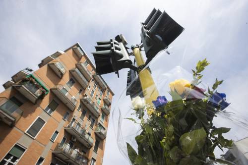 Lo schianto di un 21enne contro un semaforo