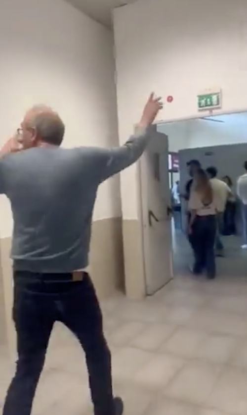 l ex deputato grillino insulta il docente ma stai buono e non rompere il c 