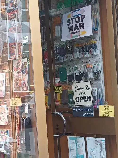 "Qui i sionisti non sono benvenuti". Il cartello choc in un negozio a Milano