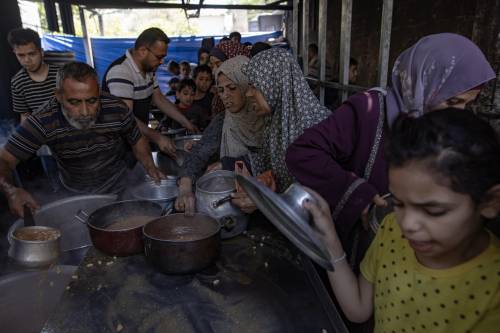 "Gli aiuti non arrivano e sono troppo pochi". Bibi: Gaza sarà nostra "Gli aiuti non arrivano e sono troppo pochi". Bibi: Gaza sarà nostra