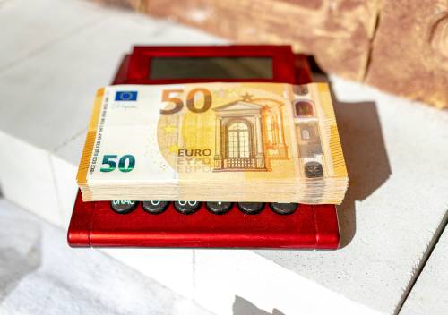 Istat: "Salari cresciuti più dei prezzi"