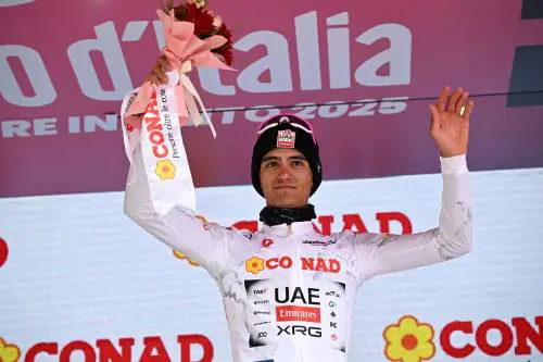 Gli Appennini risvegliano Carapaz. Ma Del Toro controlla da padrone