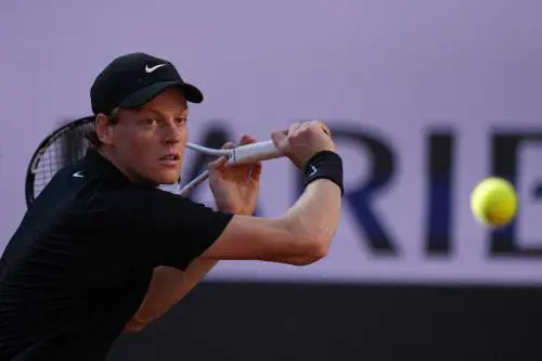 Roland Garros, sorteggiati i tabelloni: Sinner debutta contro Rinderkneck