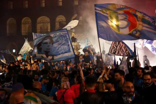 "Zona azzurra", strade chiuse e maxischermi: i provvedimenti per Napoli-Cagliari