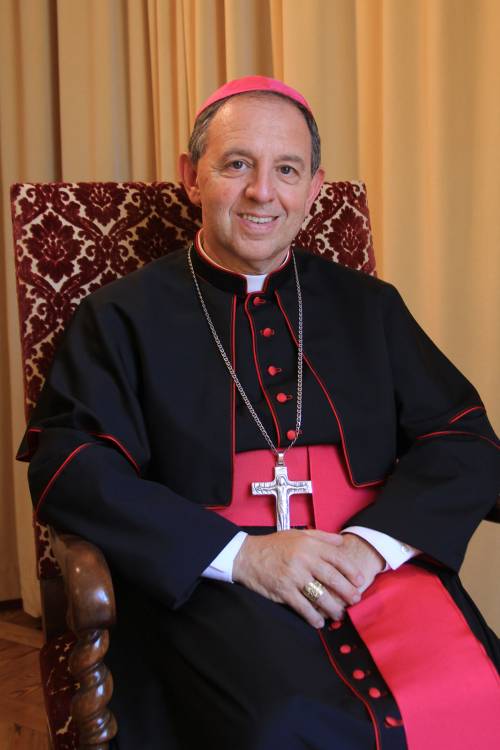 https://img.ilgcdn.com/sites/default/files/styles/md/public/foto/2025/05/23/1747975238-mons-antonio-suetta.jpg?_=1747975238
