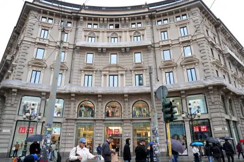 Uniqlo compra casa nel centro di Milano