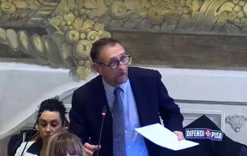 "Che Guevara guerrafondaio e stupratore". Bufera sul consigliere di FdI a Pisa