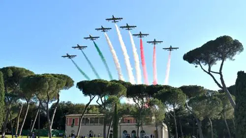 Il mondo attorno all’Ovale di Piazza di Siena: 31 Paesi rappresentati, 1.700 persone tra atleti e staff. E il volo delle Frecce Tricolori