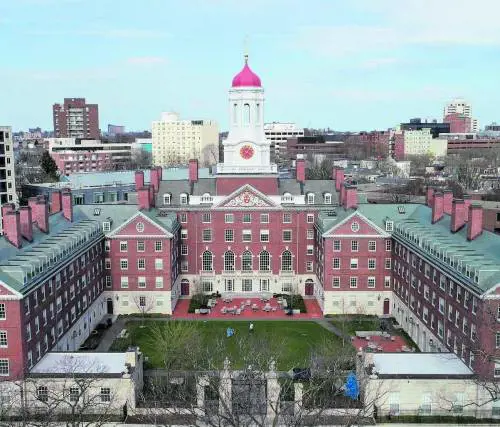 Trump accusa Harvard: "Harvard infiltrata dal Partito comunista cinese"