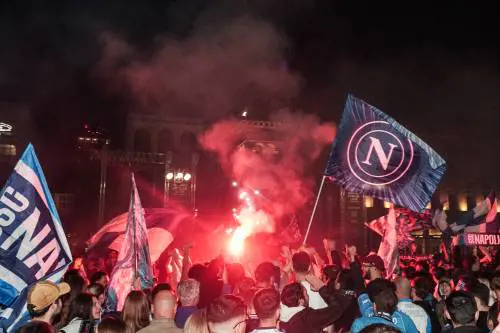Rapine, aggressioni e feriti: paura alla festa scudetto del Napoli