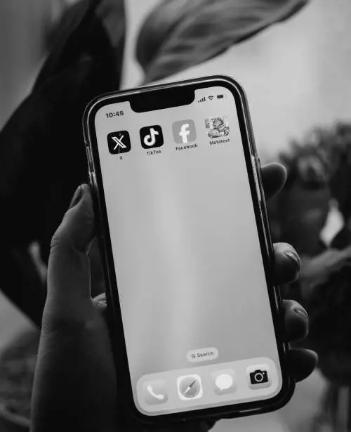 X in tilt: down globale, chat bloccate e sito in down per ore: cos'è successo