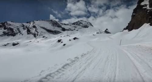 La scoperta choc in Svizzera: 5 cadaveri trovati per caso nella neve La scoperta choc in Svizzera: 5 cadaveri trovati per caso nella neve