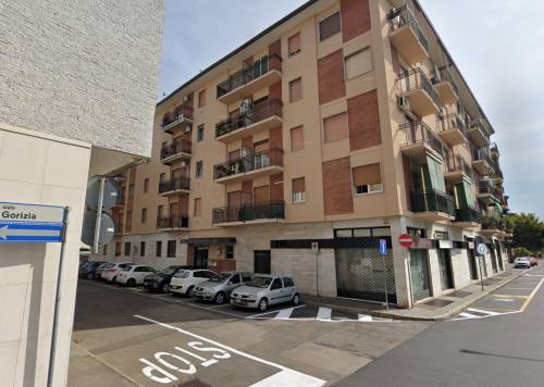 Uccisa in casa con un coltello piantato nella schiena. Orrore a Legnano