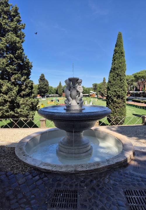 dal furto del 1983 alla rinascita la fontana dei pupazzi torna a risplendere da Ilgiornale.it dal furto del 1983 alla rinascita la fontana dei pupazzi torna a risplendere