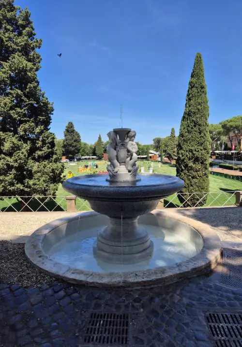 Dal furto del 1983 alla rinascita. La Fontana dei Pupazzi torna a risplendere