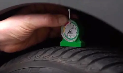 Migliaia di auto con pneumatici fuorilegge. Così rischi di prendere una multa