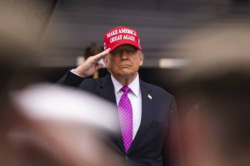Il report segreto: "I russi bloccati". Pressing su Trump (che si vuole sfilare)
