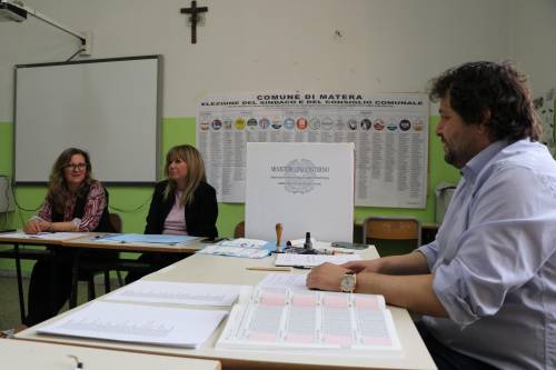 Elezioni comunali, urne aperte fino alle 15. Ecco dove si vota