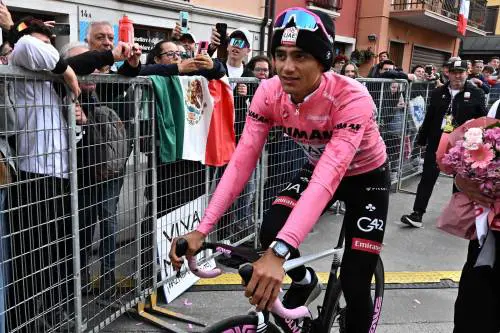 Altro che "bimbo", Del Toro non molla la maglia rosa