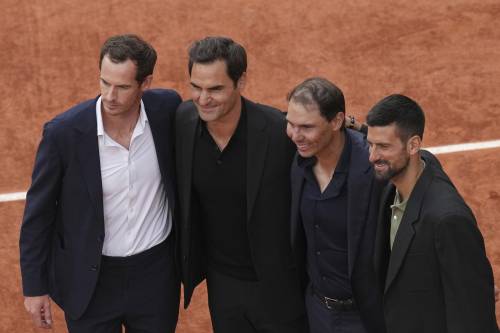 I grandi del tennis abbracciano Nadal sulla sua amata terra rossa
