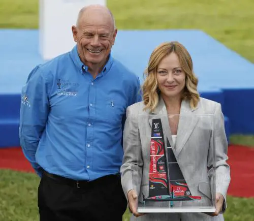 "Un evento che rende orgoglioso ogni italiano". Meloni lancia la Coppa America 2027 a Napoli