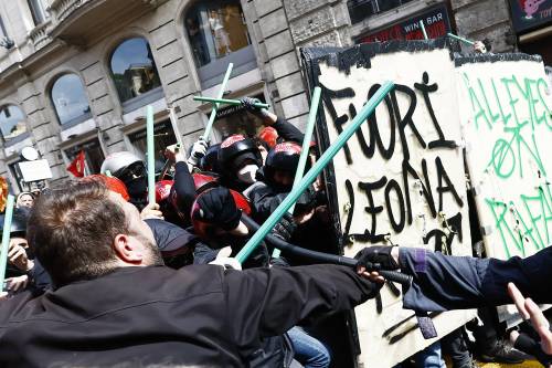 botte alla polizia e show alla camera così la sinistra difende ladre e occupanti abusivi