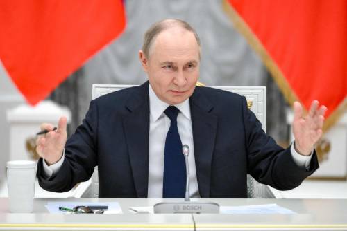 Missili sull'Ucraina, l'ira di Trump. "Putin completamente impazzito"