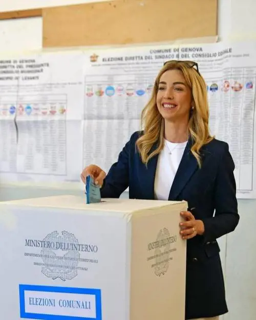 Genova e Ravenna vanno alla sinistra. Spareggio a Taranto. È rebus a Matera