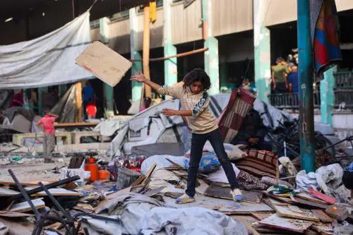 Tregua nella Striscia, annunci e retromarce. Pressing dell'Occidente. "Netanyahu si fermi"