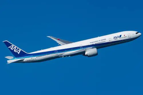 Paura sul volo Tokyo-Houston, passeggero prova ad aprire il portellone: cosa è successo