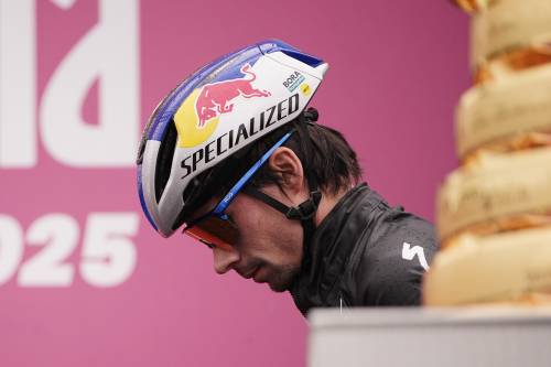 Clamoroso al Giro d’Italia: si ritira Roglic. Tripletta azzurra, crisi Del Toro