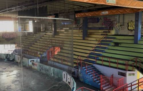 Milano, Agorà del ghiaccio abbandonato a pochi mesi dalle Olimpiadi: "Condizioni raccapriccianti"