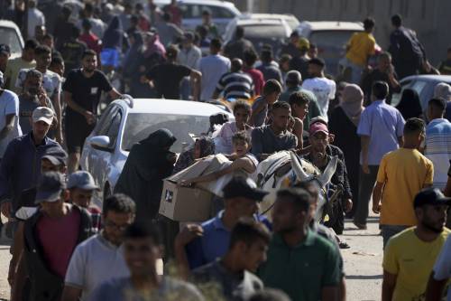 Caos aiuti a Gaza: le immagini della calca