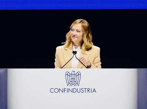 Meloni avverte l'Ue: "Basta dazi interni e iper-burocrazia". Misure sull'energia