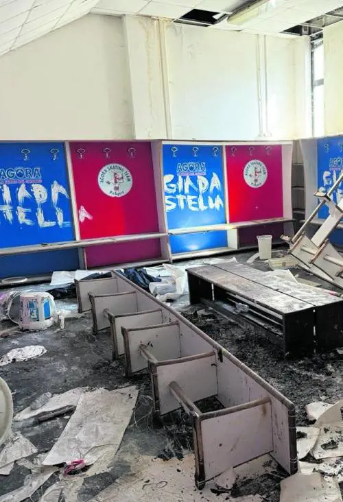 Degrado dell'Agorà tra rifiuti e clochard: "figuraccia" olimpica