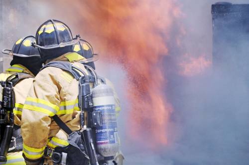 https://img.ilgcdn.com/sites/default/files/styles/md/public/foto/2025/05/28/1748444437-firefighter-4011616-1280.jpg?_=1748444735