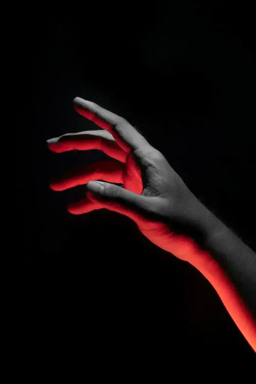 Sentenza choc: toccare il seno non è violenza