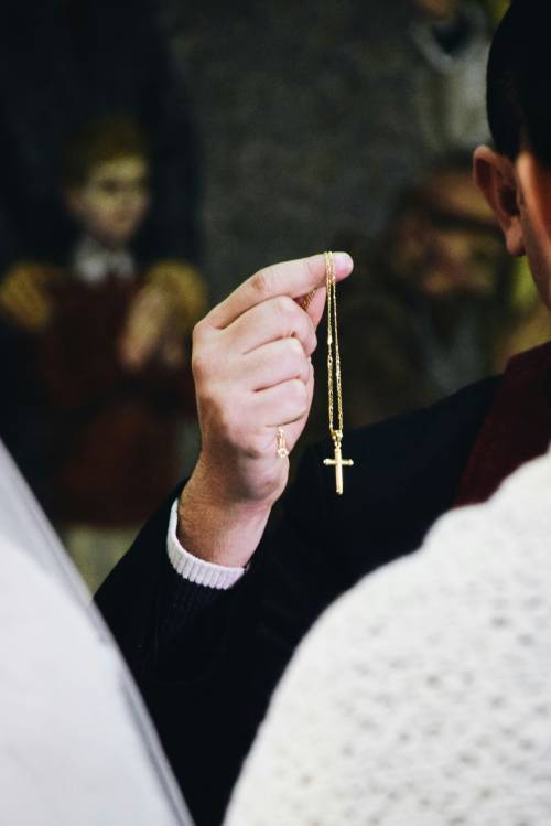 Preti pedofili, 115 vittime in 2 anni (soprattutto ragazzi delle medie)