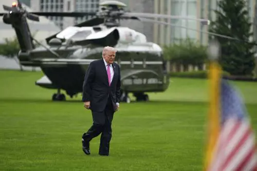 "Oltre ogni autorità". I giudici bloccano i dazi di Trump. Scoppia il caos