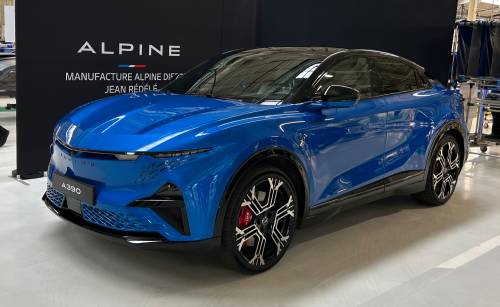 alpine a390 prima fastback elettrica del marchio un auto da corsa in giacca e cravatta da Ilgiornale.it alpine a390 prima fastback elettrica del marchio un auto da corsa in giacca e cravatta