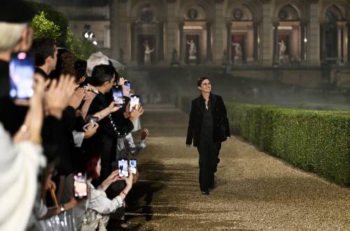 Maria Grazia Chiuri lascia Dior dopo 9 anni di successi e una sfilata epocale a Roma Maria Grazia Chiuri lascia Dior dopo 9 anni di successi e una sfilata epocale a Roma