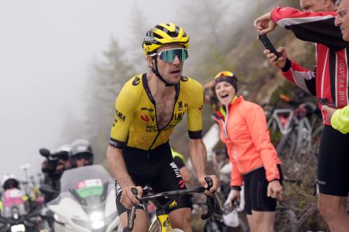 Giro d’Italia, sul Colle delle Finestre capolavoro di Yates, che si prende la maglia rosa Giro d’Italia, sul Colle delle Finestre capolavoro di Yates, che si prende la maglia rosa