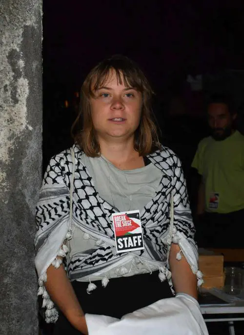 La kefiah insanguinata di Greta la pacifista