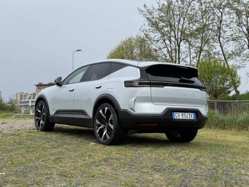 Polestar 3 Long Range AWD, la gallery del super SUV elettrico da 517 CV