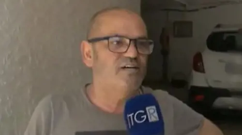 "Il post l'ha scritto l'AI". La folle giustificazione del prof che ha minacciato la figlia della Meloni