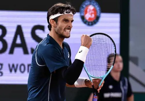 Roland Garros, Musetti è superbo: sconfigge Rune in 4 set e vola ai quarti